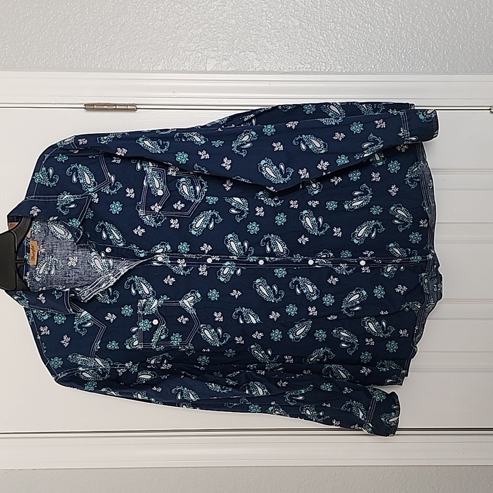 Womens Wrangler button up  XXL paisley design.